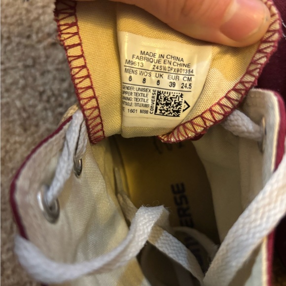 Maroon high top converse - Picture 4 of 4
